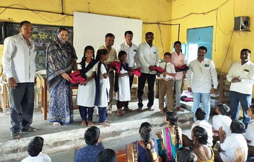 Donation to zilla parisdhad school